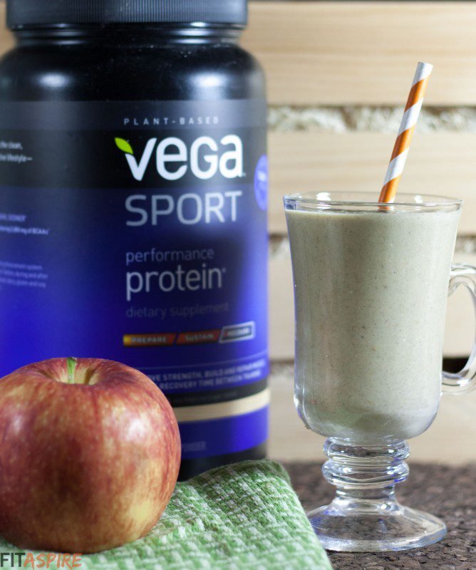 Apple Crisp Smoothie // FITaspire.com